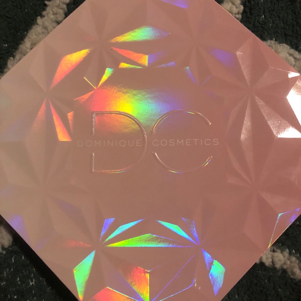 Dominique cosmetics highlighter palette